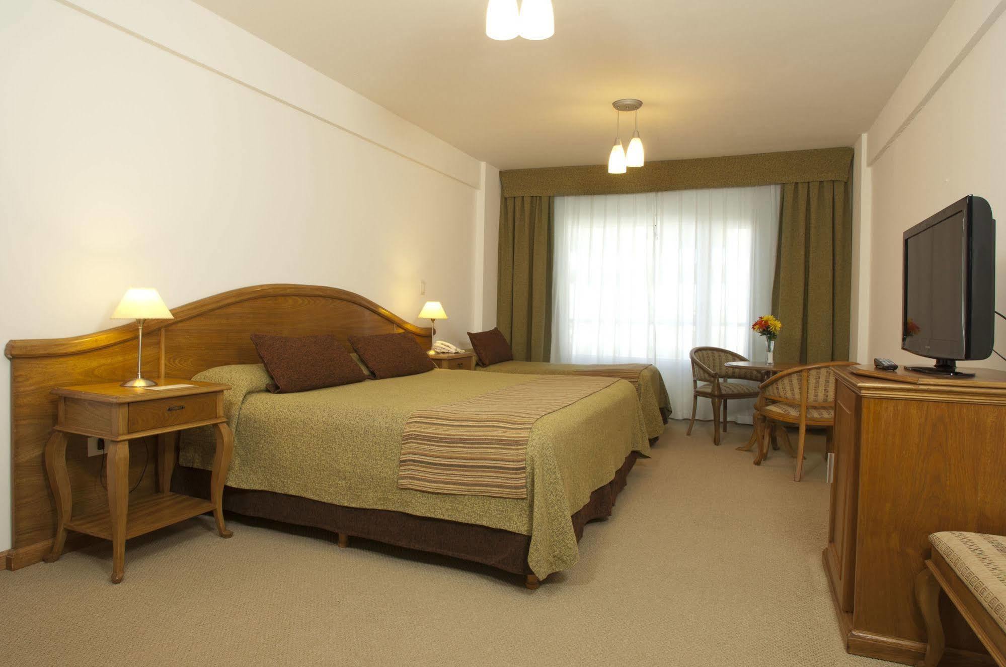 Hotel Piren Puerto Madryn Exteriör bild